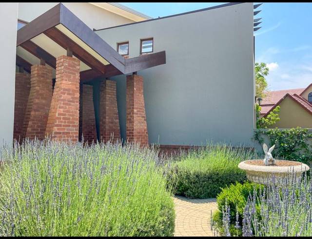 4 BEDROOM HOUSE FOR SALE IN MIDSTREAM ESTATE